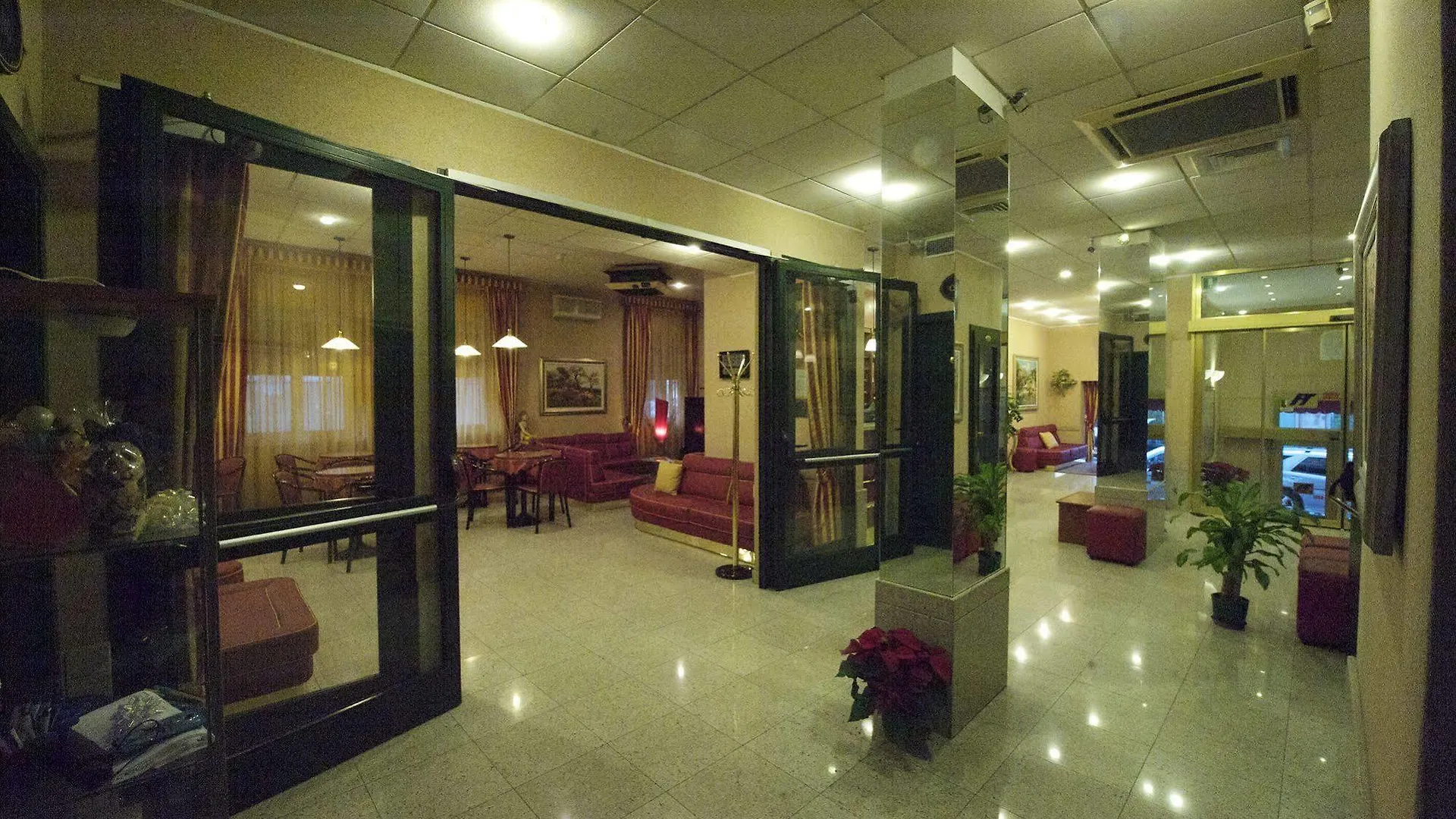 ***  Hotel Tirreno Genova Italia
